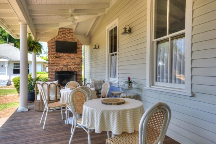 Side porch